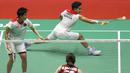 Pasangan Indonesia, Apriyani Rayahu/Siti Fadia, saat melawan wakil Thailand, Benyapa Aimsaard/Nuntakarn Aimsaard, pada laga final cabang olahraga bulutangkis SEA Games 2021 di Bacqiang Gymnasium, Minggu (22/5/2022). Indonesia menang dengan skor 21-17 dan 21-14. (Bola.com/Ikhwan Yanuar)