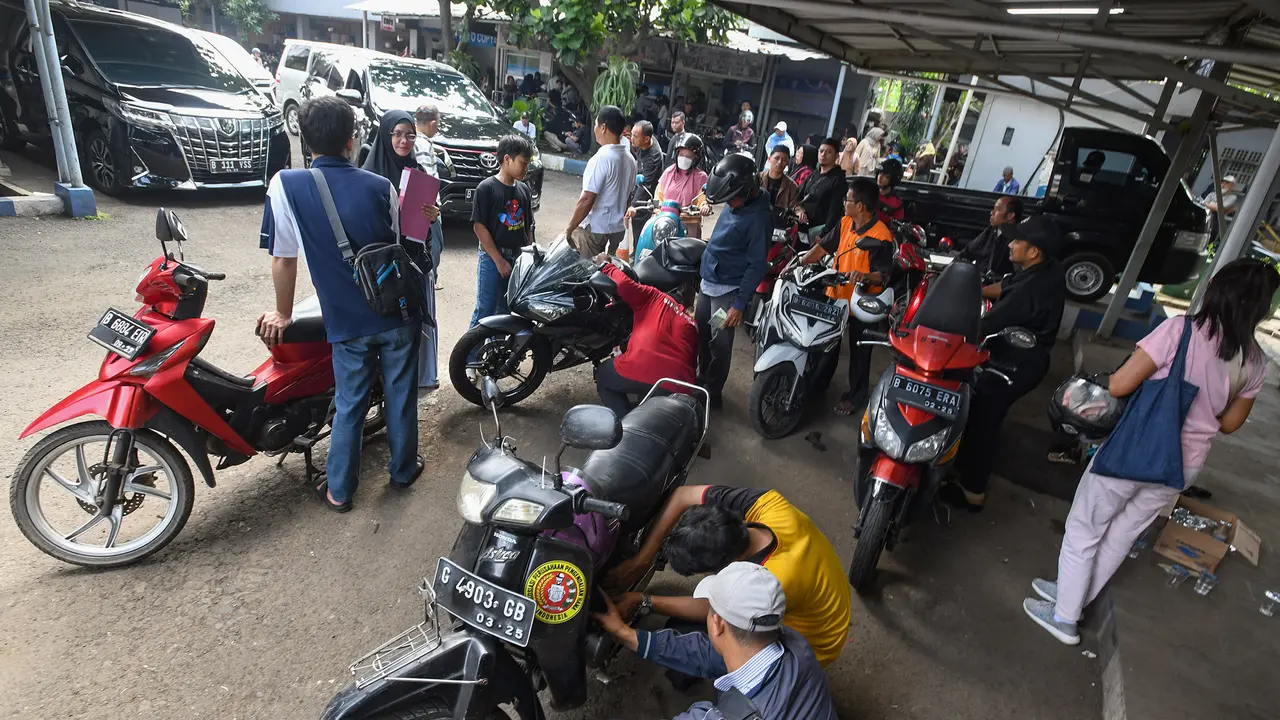 Pemutihan Pajak Kendaraan Bermotor, Warga Serbu Samsat Cinere