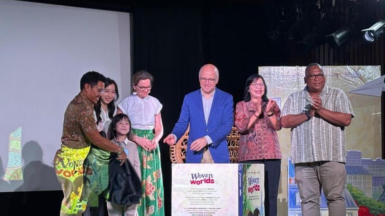 Kemenpar Dukung Peluncuran Buku "Woven Worlds", Inspirasi Wisata Indonesia-Prancis