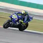 Pembalap Movistar Yamaha, Valentino Rossi saat beraksi pada MotoGP San Marino 2018. (Tiziana FABI / AFP)