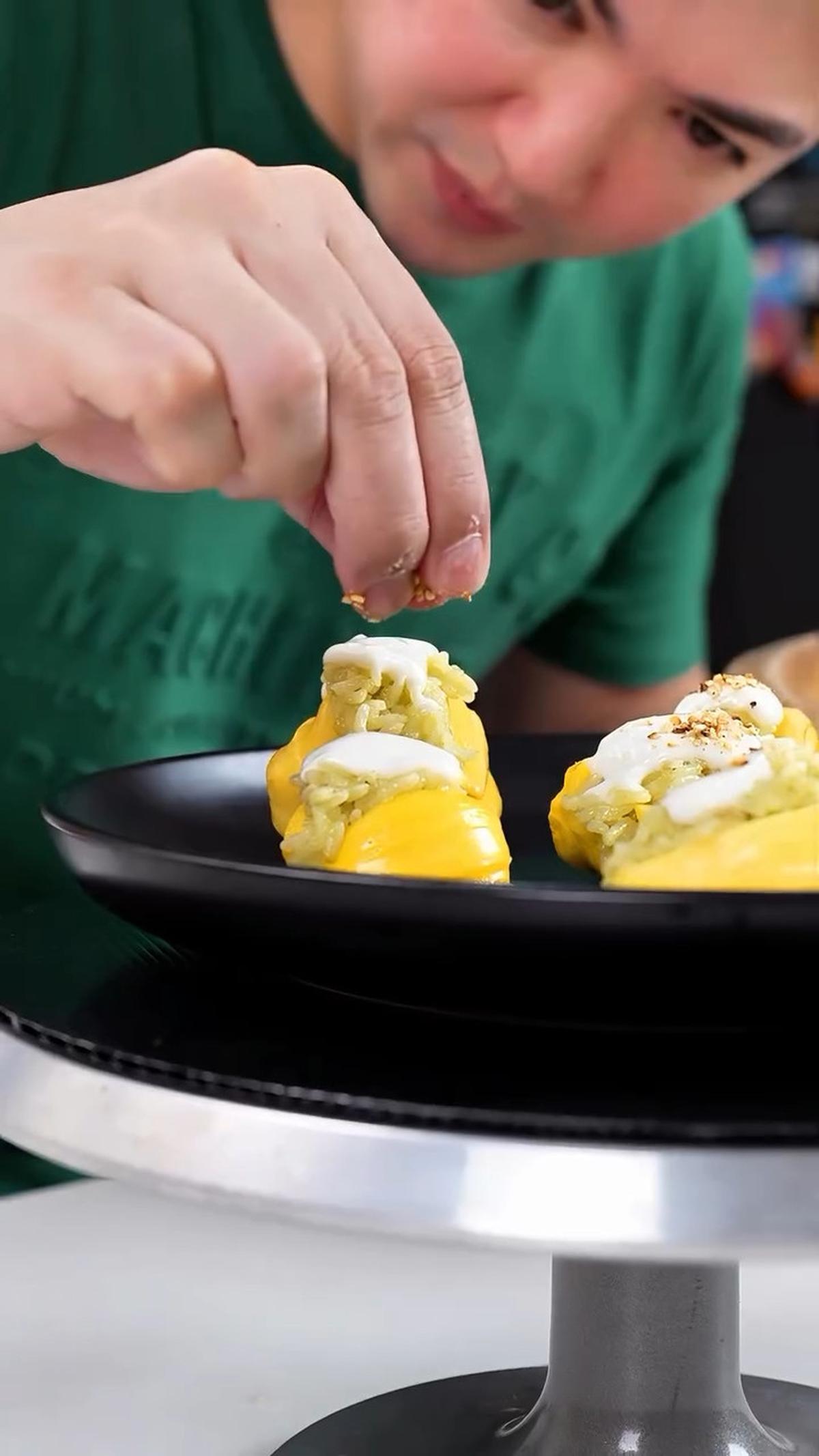 5 Potret Nicky Tirta Bikin Jackfruit Sticky Rice, Jadi Sajian untuk Buka Puasa