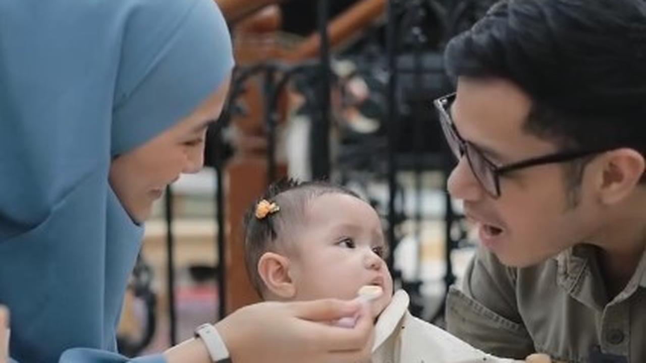 Momen Anak Bungsu Alyssa Soebandono MPASI Pertama, Begini Reaksinya - Dibuatkan Sendiri oleh sang Ibu