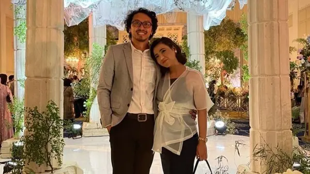 Gilang Bhaskara - Debby