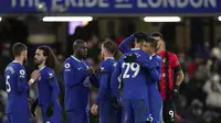 Para pemain Chelsea merayakan kemenangan atas Bournemouth dalam laga lanjutan Premier League yang digelar di Stamford Bridge, Rabu (28/12/2022) dini hari WIB. (AP Photo/Kin Cheung)