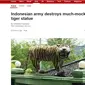 Patung macan nyengir juga jadi sorotan media asing (BBC)