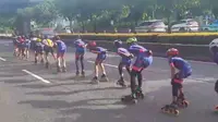 Viral video rombongan sepatu roda di tengah Jalan Gatot Subroto, Jakarta. (@@pativ7)