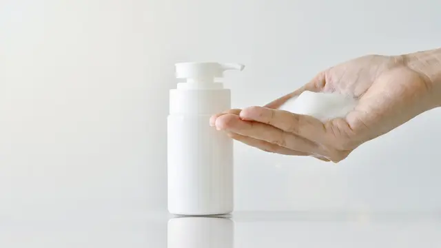 Tips Memilih Sabun Pembersih Wajah untuk Pemilik Kulit Berminyak, Yakin Sudah Tepat?