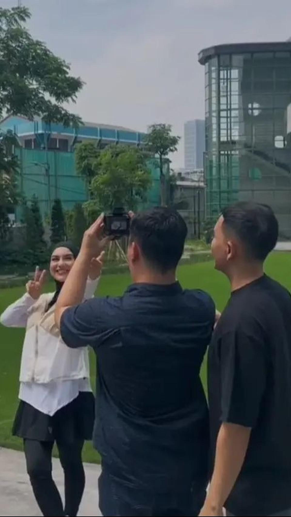 Endorse hingga syuting video iklan digeluti Irish Bella, bertepatan dengan Ammar Zoni ditangkap lagi.