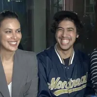 Personel Nidji membeberkan alasan dirinya tertarik untuk menggaet Sophia Latjuba.