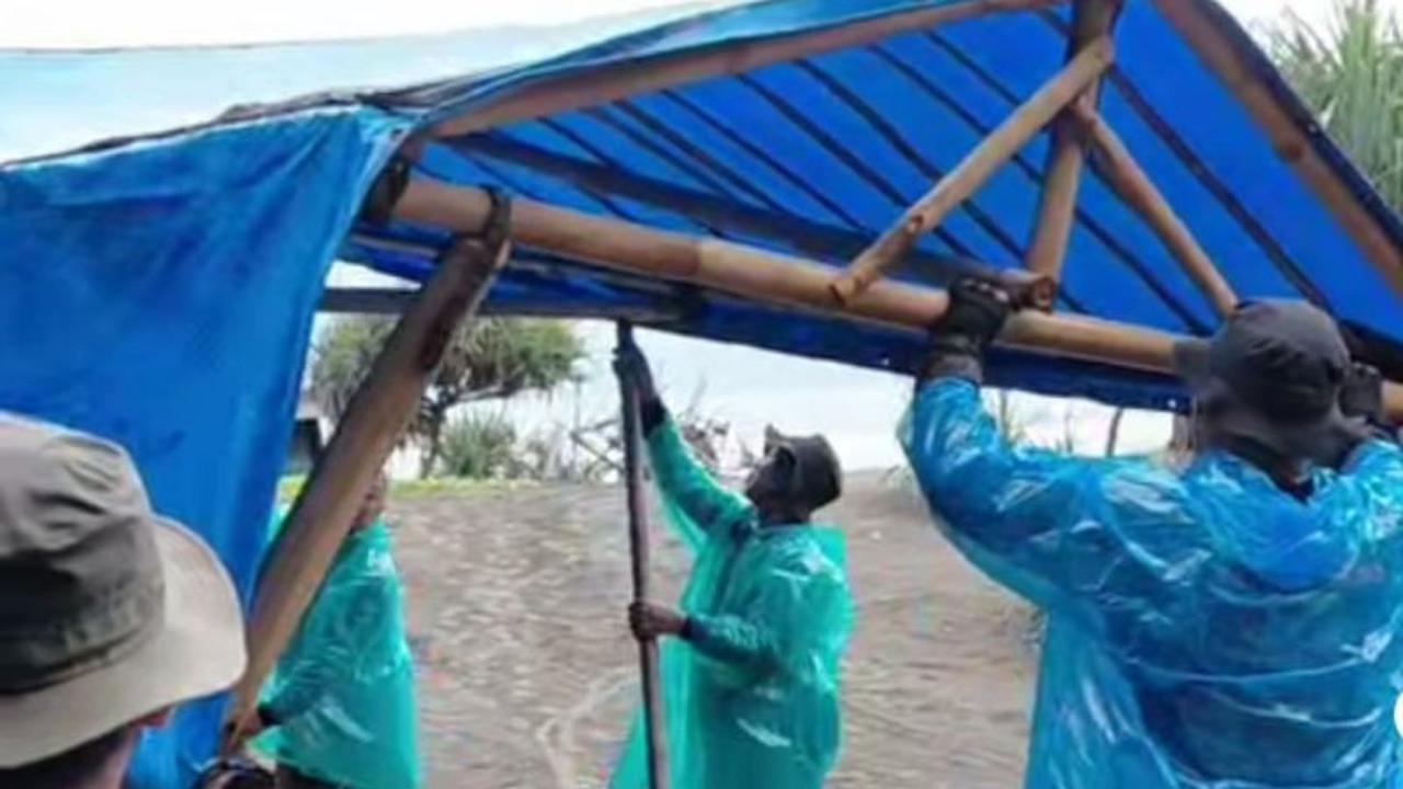 Satpol PP Bantul Tertibkan Puluhan Lapak Pedagang di Pantai Parangtritis: Demi Kenyamanan Wisatawan
