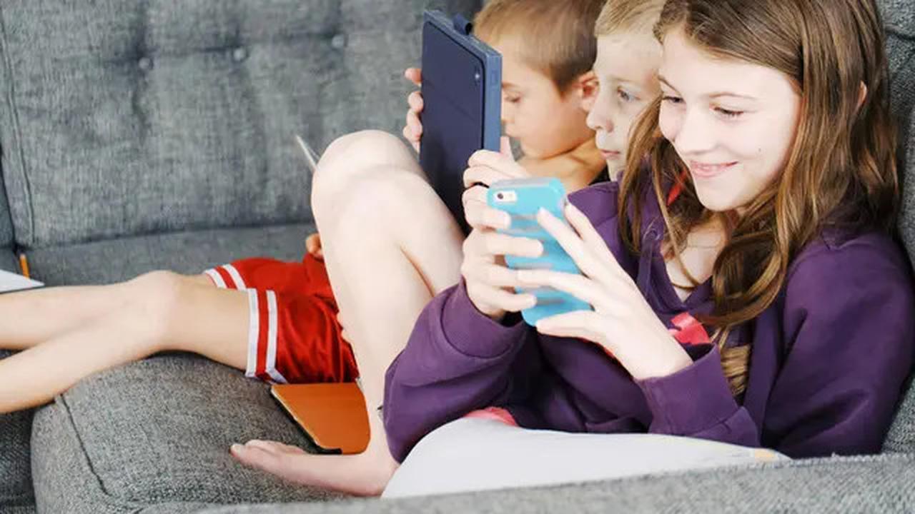 Inggris Bakal Larang Anak di Bawah 16 Tahun Main Medsos