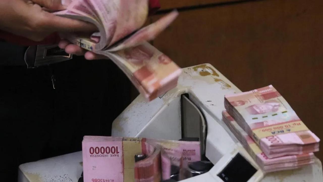 Kenaikan UMP 2024 tergantung dari angka inflasi dan pertumbuhan ekonomi di masing-masing wilayah.