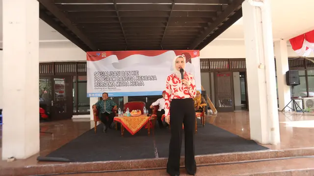 Arzeti Bilbina menekankan pentingnya perhatian terhadap gizi dan perkembangan anak-anak.