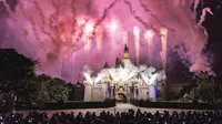 Pegawai Disneyland Cari Makan di Tong Sampah?