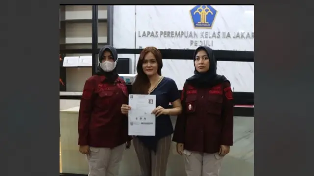 Jessica Kumala Wongso Kusuma atau Jessica resmi bebas bersyarat atas kasus pembunuhan berencana kopi sianida yang menewaskan Wayan Mirna Salihin dari Bapas Kelas IA Jakarta Timur-Utara.