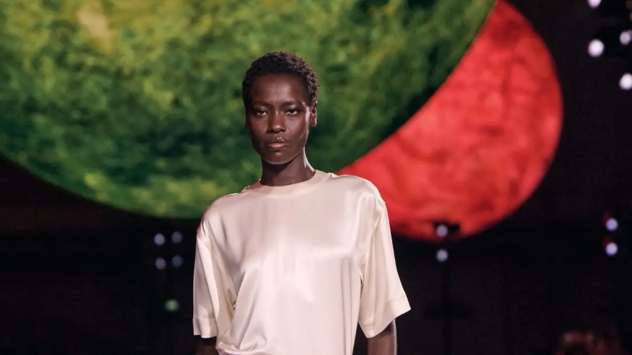 Matthieu Blazy Redefinisikan Sosok “Chanel Woman” Lewat Debut Visioner di Paris Fashion Week SS26