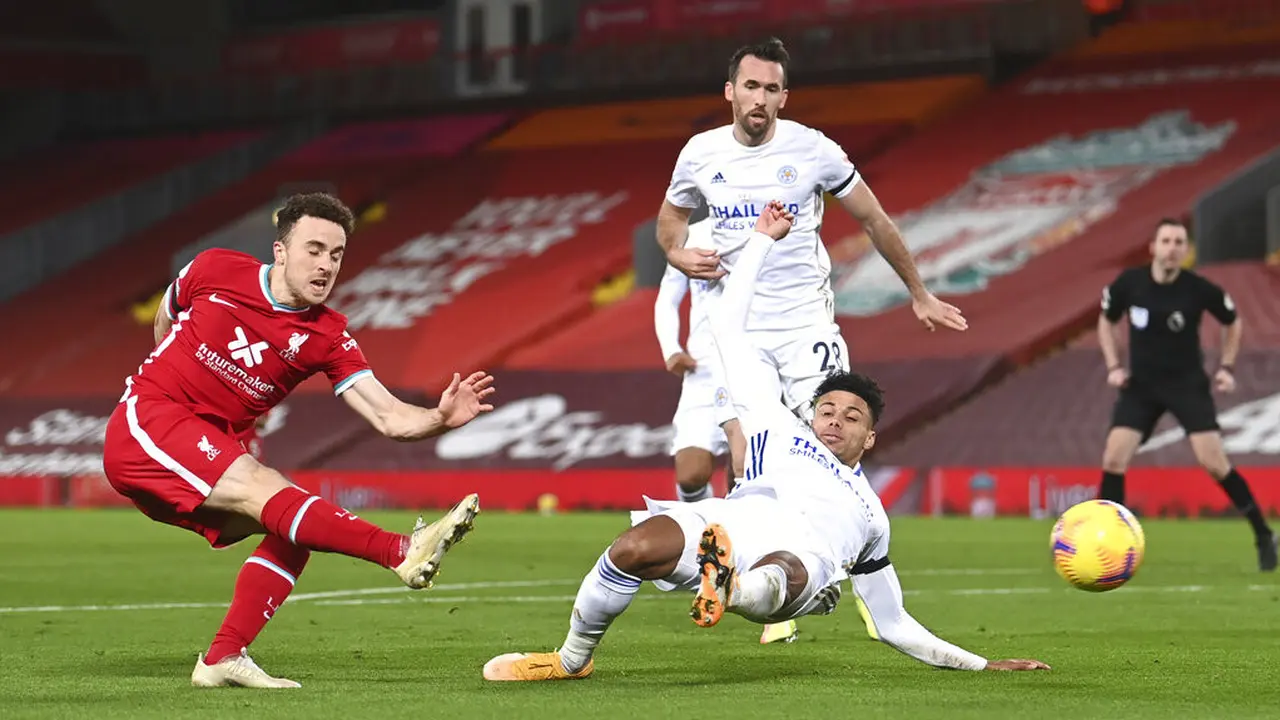 FOTO: Liverpool Bantai Leicester City 3-0 di Anfield