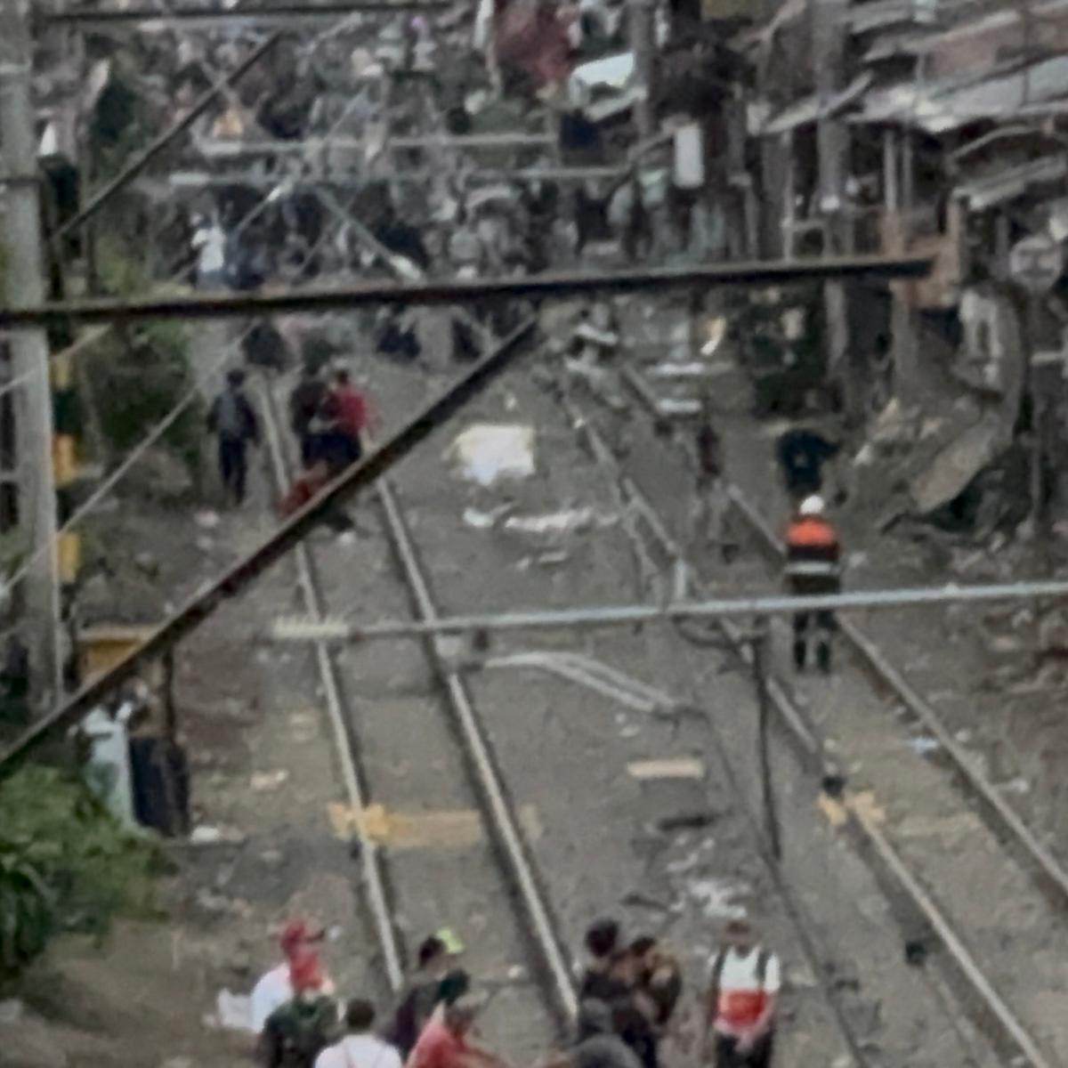 Momen Pengendara Berhenti di Fly Over Slipi