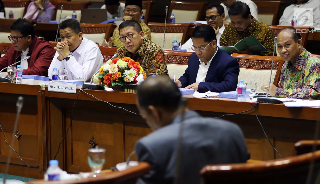 Suasana Rapat kerja (Raker) Menteri Agama Lukman Hakim Saifuddin dengan Komisi VIII DPR di Kompleks Parlemen, Senayan, Jakarta, Selasa (4/9). Raker membahas Rencana Kerja/Anggaran Kementerian Agama Tahun Anggaran 2019. (Liputan6.com/Johan Tallo)