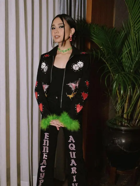 <p>Unik dan segar, tampilan otentik Niki Zefanya memperlihatkan sisi kreativitasnya yang eksploratif dan tanpa batas. [Foto: Instagram/ Niki Zefanya]</p>