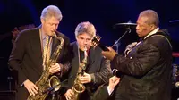 Atas dedikasinya dalam dunia musik, khususna jazz, mantan presiden Amerika Serikat, Bill Clinton, akan mendapat penghargaan jazz tertinggi.