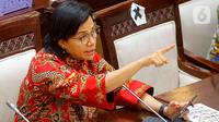 Menteri Keuangan Sri Mulyani Indrawati mengikuti rapat kerja dengan Komisi XI DPR di Kompleks Parlemen, Senayan, Jakarta, Rabu (19/1/2022). Rapat kerja tersebut terkait evaluasi APBN tahun 2021 dan Pemulihan Ekonomi Nasional (PEN) 2021 serta rencana PEN 2022. (Liputan6.com/Angga Yuniar)