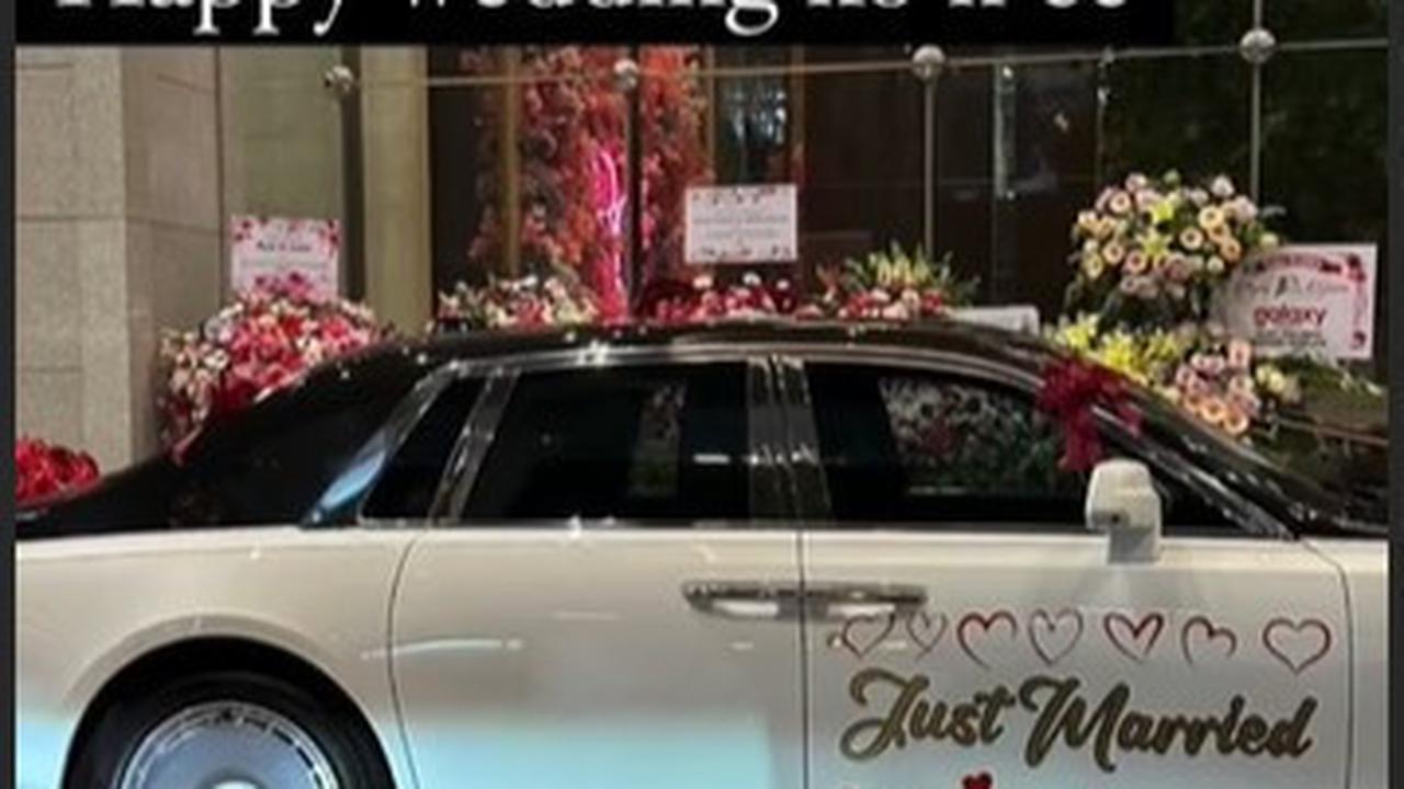 Mobil Roll Royce Putih