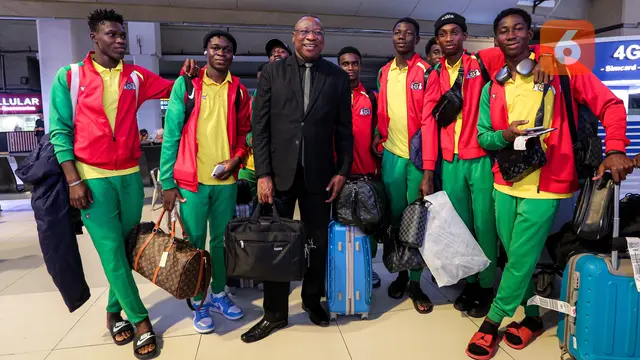 Potret Timnas Burkina Faso U-17 saat Tiba di Bandara Soetta, Semringah Sambil Jinjing Tas Luis Vuitton