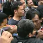Terduga otak pembunuh pengusaha airsoft gun di Medan itu baru saja keluar penjara saat ditangkap kembali oleh polisi berpakaian preman. (Liputan6.com/Reza Efendi)