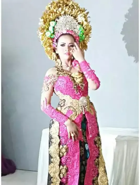 Di usia remaja ia sudah jadi model atau muse MUA dan attire pernikahan [Instagram/bellabonita_r.a]
