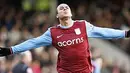 Gaya selebrasi dari striker Aston Villa, Gabriel Agbonlahor yang memborong gol kemenangan 2-0 menghadapi Fulham dalam partai Liga Premier di Craven Cottage, London, 30 Januari 2010. AFP PHOTO/IAN KINGTON