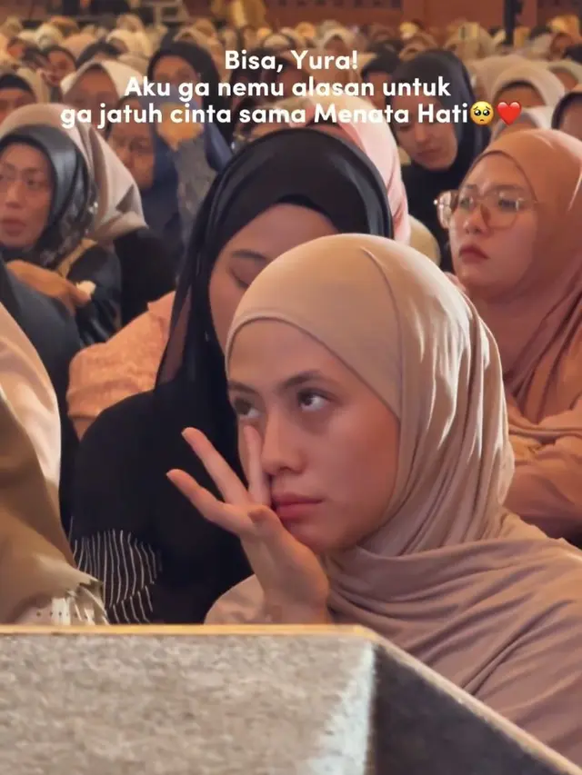 7 Momen Anggun Adhisty Zara Ikuti Kajian dengan Hijab, Tampil Memesona dan Inspiratif
