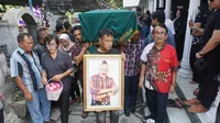 Pelawak, Gogon dimakamkan di tempat pemakaman umum Bukur Ireng, Pengging, Boyolali, Rabu 916/5).(Liputan6.com/Fajar Abrori)