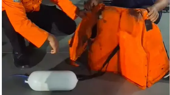 Ini Penampakan Pelampung dan Buoy Ditemukan Kapal TNI di Selat Sunda