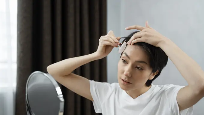 Merawat Kulit Kepala Menjadi Cara Penting untuk Merawat Rambut Beruban