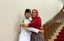 Haru Orang Tua Saksikan Anak dari Sekolah Rakyat Tampil sebagai Paskibraka Nasional di Istana