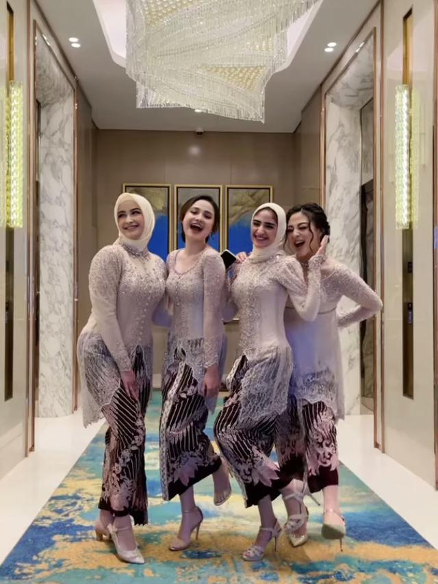 Potret Penampilan Para Bridesmaid di Acara Pernikahan Lesty Kejora dan Rizky Billar. (Sumber: Instagram/marginw)