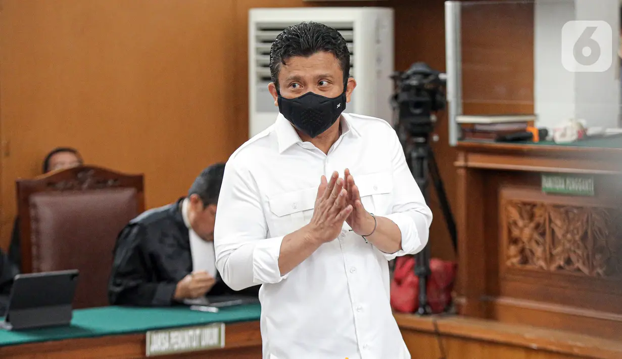 Terdakwa kasus pembunuhan berencana terhadap Brigadir Nopriansyah Yosua Hutabarat atau Brigadir J, Ferdy Sambo tiba untuk menjalani sidang pembacaan putusan sela majelis hakim di Pengadilan Negeri Jakarta Selatan, Jakarta, Rabu (26/10/2022). Majelis Hakim Pengadilan Negeri Jakarta Selatan resmi menolak nota keberatan atau eksepsi terdakwa Ferdy Sambo terkait kasus dugaan pembunuhan berencana Brigadir J. (Liputan6.com/Faizal Fanani)