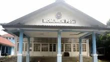 Monumen PSSI di Gedung Handeprojo, Yogyakarta adalah saksi sejarah berdirinya Persaturan Sepak Bola Seluruh Indonesia. (Bola.com/Romi Syahputra)