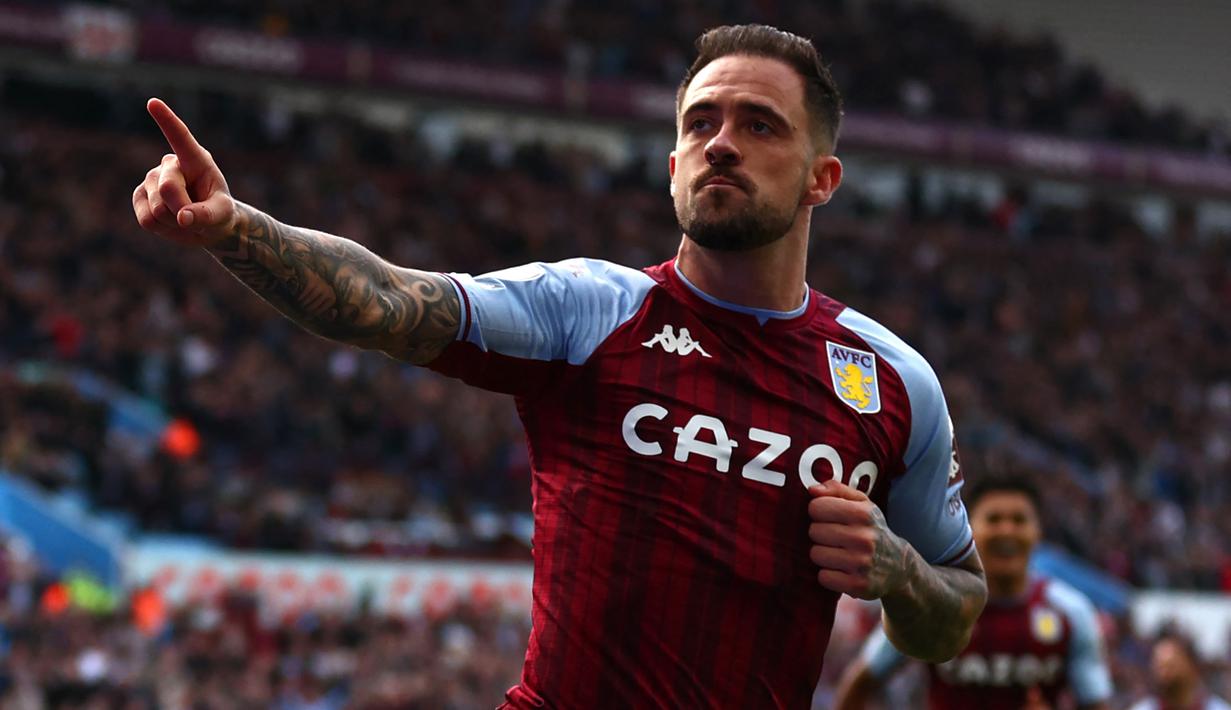 Danny Ings. Striker Aston Villa ini mencetak gol kedua timnya ke gawang tuan rumah Watford via tendangan penalti pada menit ke-96 plus 11 detik dalam laga pembuka di Vicarage Road Stadium, 14 Agustus 2021. Gol tersebut tak menghindarkan Aston Villa dari kekalahan 2-3. (AFP/Adrian Dennis)