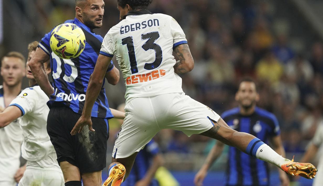 Inter Milan bisa mengamankan tiga poin setelah mengalahkan Atalanta dengan skor 3-2. (AP Photo/Antonio Calanni)