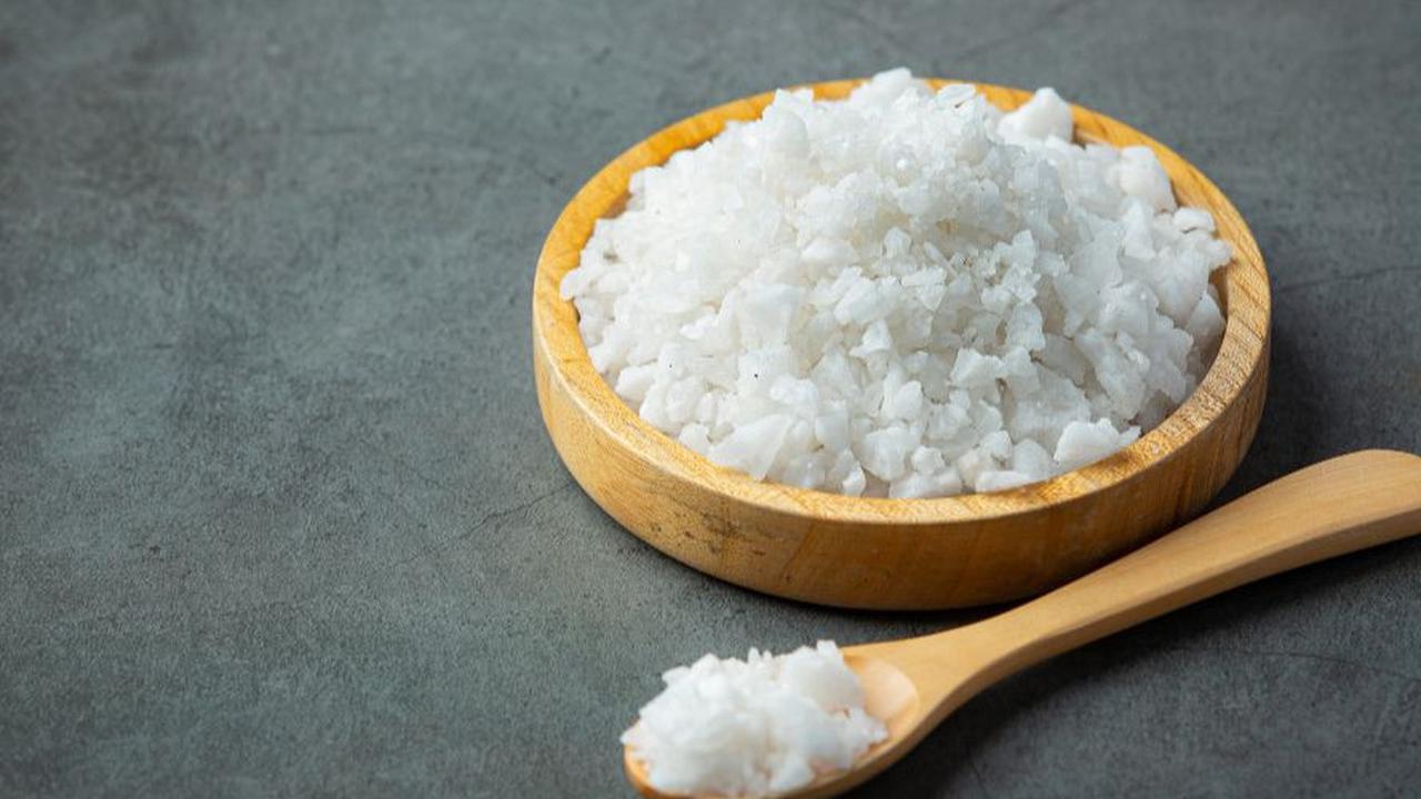 Cara Menggunakan Garam dan Lemon untuk Mengatasi Kuku Kuning