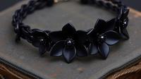 Inspirasi Model Gelang Bunga Hitam by Qwen.ai