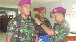 Citizen6, Surabaya: Danmenbanpur-1Mar Kolonel Marinir Nurri A. Djatmika mengunjungi Latihan Dalam Dinas (LDD) kesehatan lapangan di Batalyon Kesehatan-1 Mar Karang Pilang, Surabaya, Rabu (1/8). (Pengirim: Budi Abdillah)