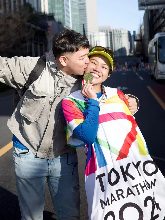 Sandiaga Uno Berhasil Finish di Tokyo Marathon 2024 Bareng Raffi Ahmad dan Yura Yunita