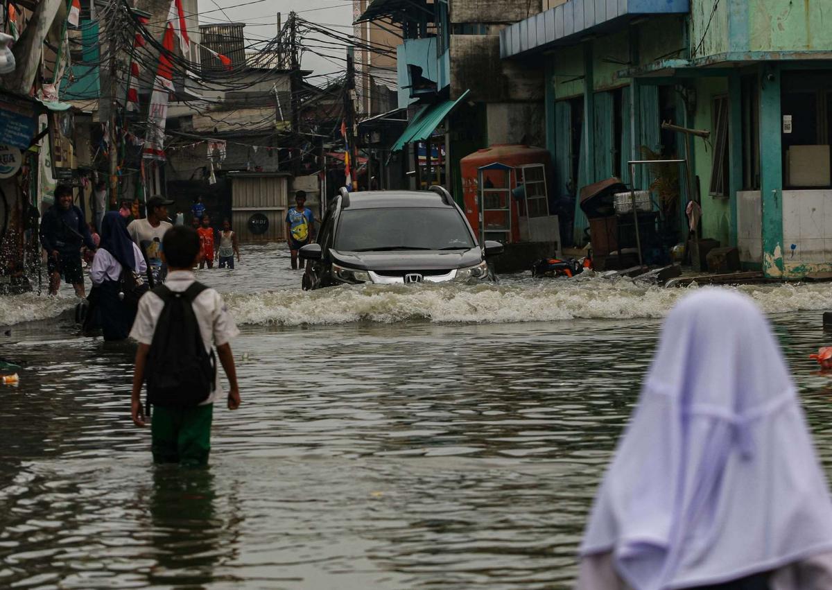 Banjir rob rendam Muara Baru
