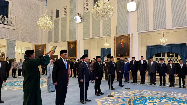 Presiden Prabowo Subianto melantik sejumlah menteri dan wakil menteri seperti Menpora dan Wamenaker di Istana Kepresidenan Jakarta, Rabu (17/9/2025).
