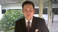 FOTO: Capres Farhat Abbas Pakai Sumpah Pocong