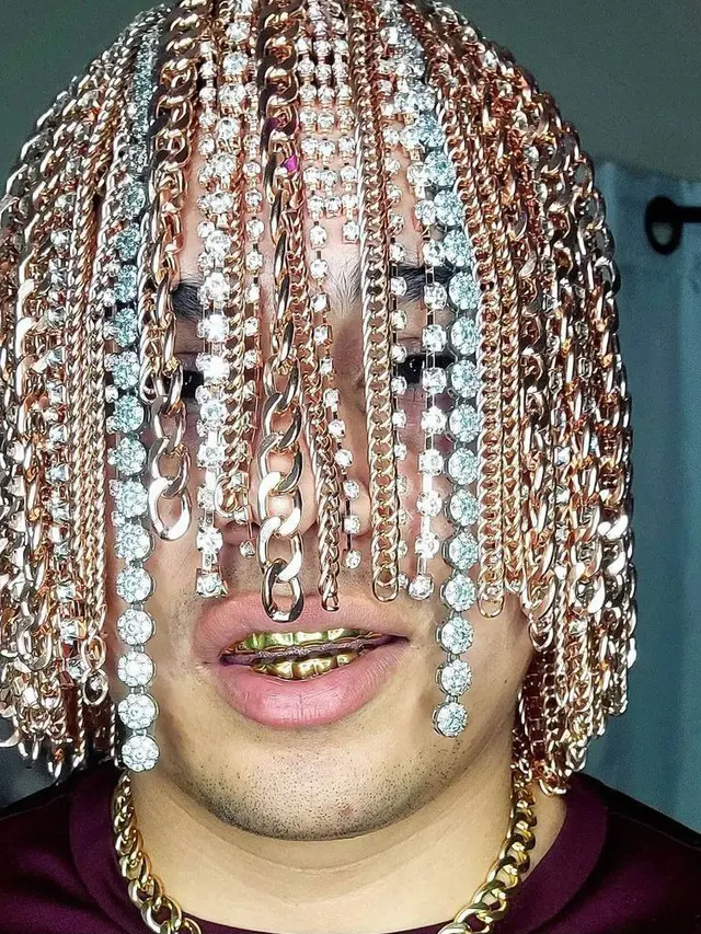Viral Aksi Ekstrem Rapper Meksiko Nekat Tanam Rantai Emas di Kepala