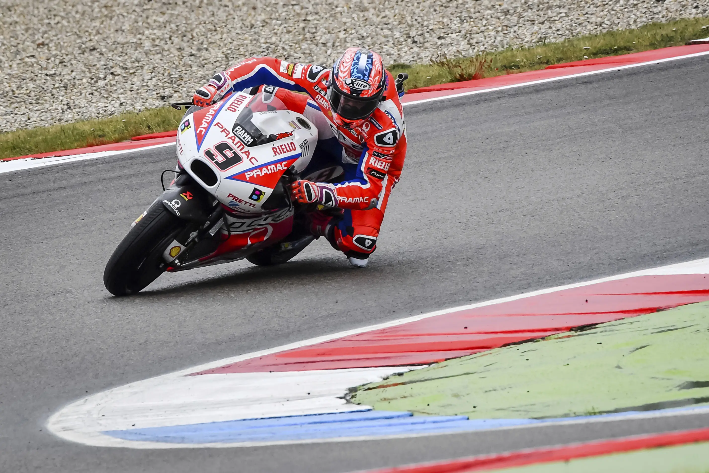 Pembalap Pramac Racing, Danilo Petrucci saat beraksi pada MotoGP Belanda 2017 di Sirkuit Assen. (AP Photo/Geert Vanden Wijngaert)